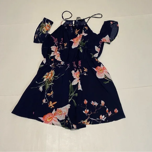82. Yoins Your Inspiration floral shorts romper size medium - Picture 5 of 5